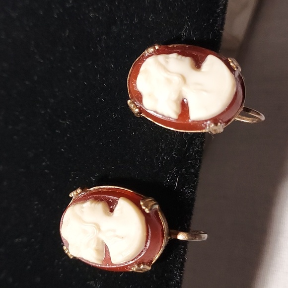 Vintage Carved Cameo Style Screw Back Earrings & Matching Pendant - Picture 2 of 14
